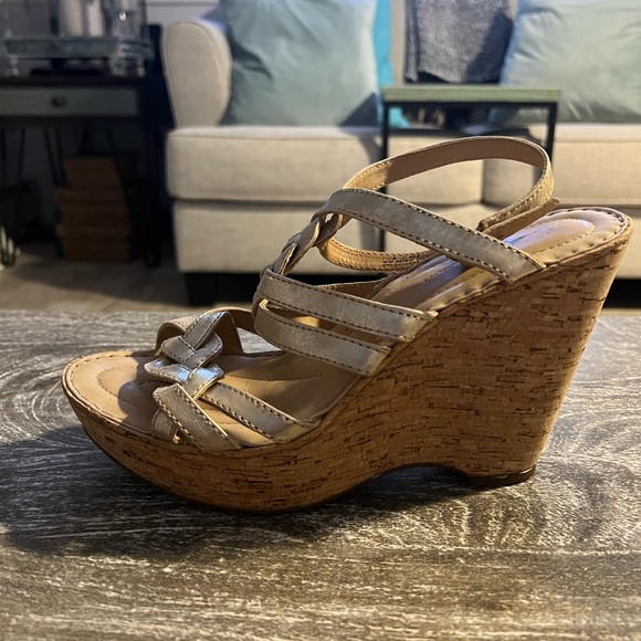 Born Crown brand, size 9 wedge sandal - Picture 8 of 12